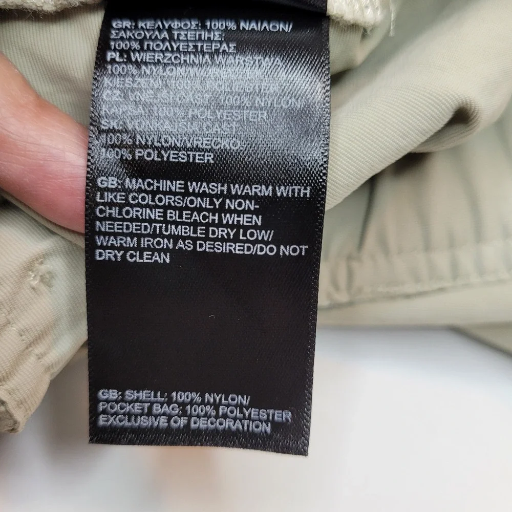 The North Face Cargo Shorts Men's XXL Beige‎ 100% Nylon Zipped Pockets